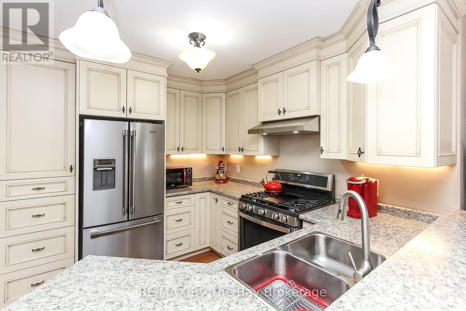 99 Lily Drive, Wasaga Beach, Ontario  L9Z 2Z2 - Photo 19 - S12938126