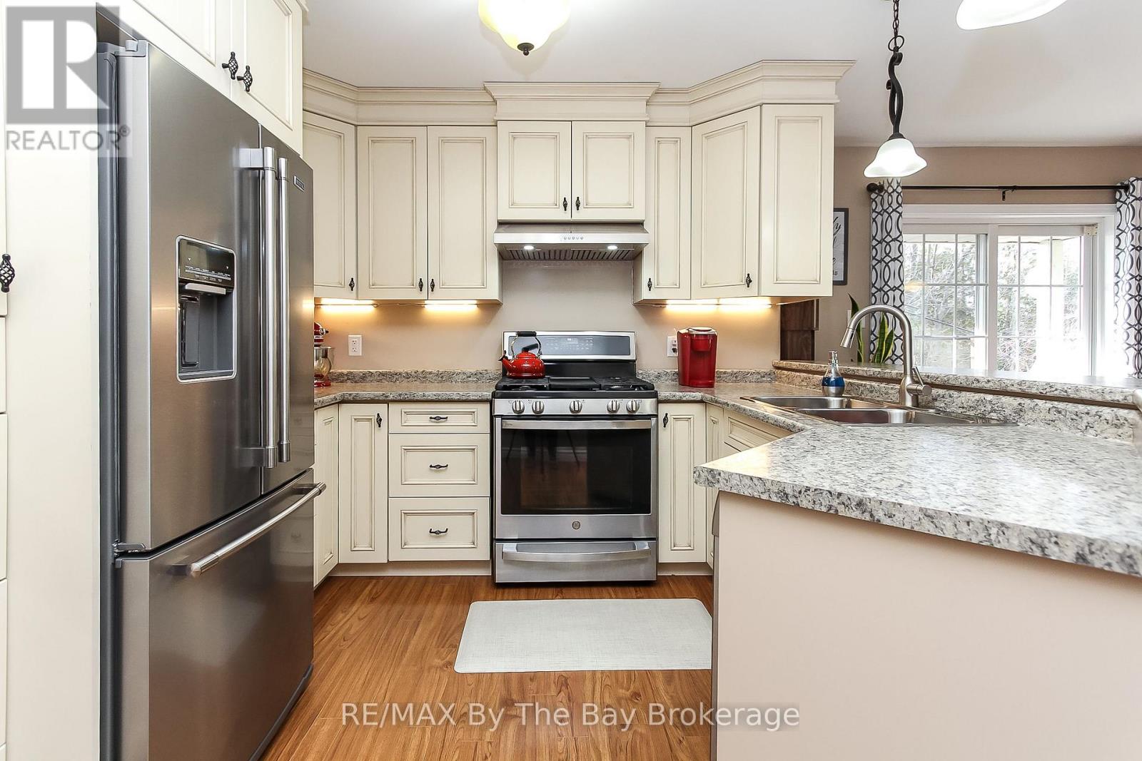 99 Lily Drive, Wasaga Beach, Ontario  L9Z 2Z2 - Photo 20 - S12938126