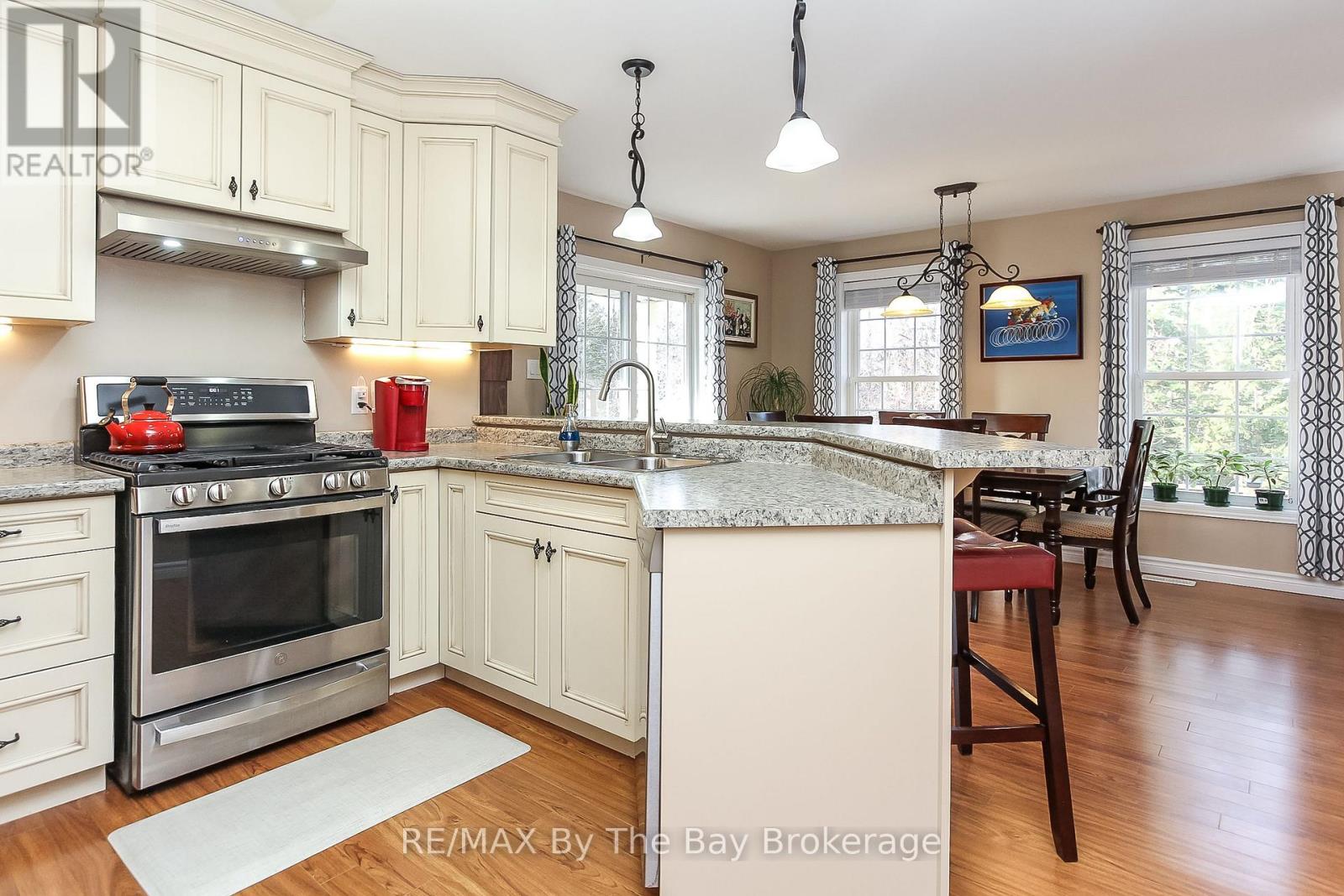 99 Lily Drive, Wasaga Beach, Ontario  L9Z 2Z2 - Photo 22 - S12938126