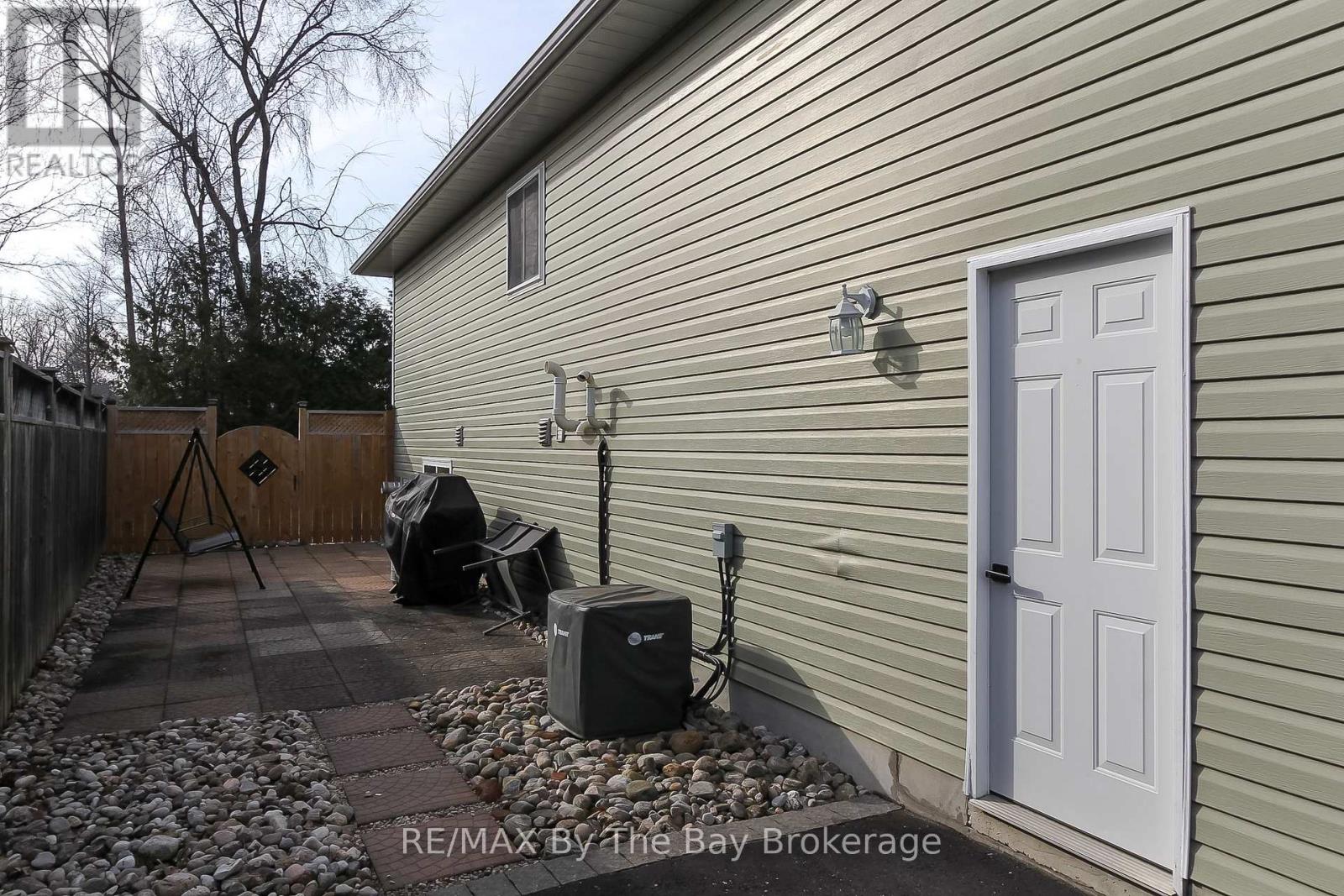 99 Lily Drive, Wasaga Beach, Ontario  L9Z 2Z2 - Photo 36 - S12938126