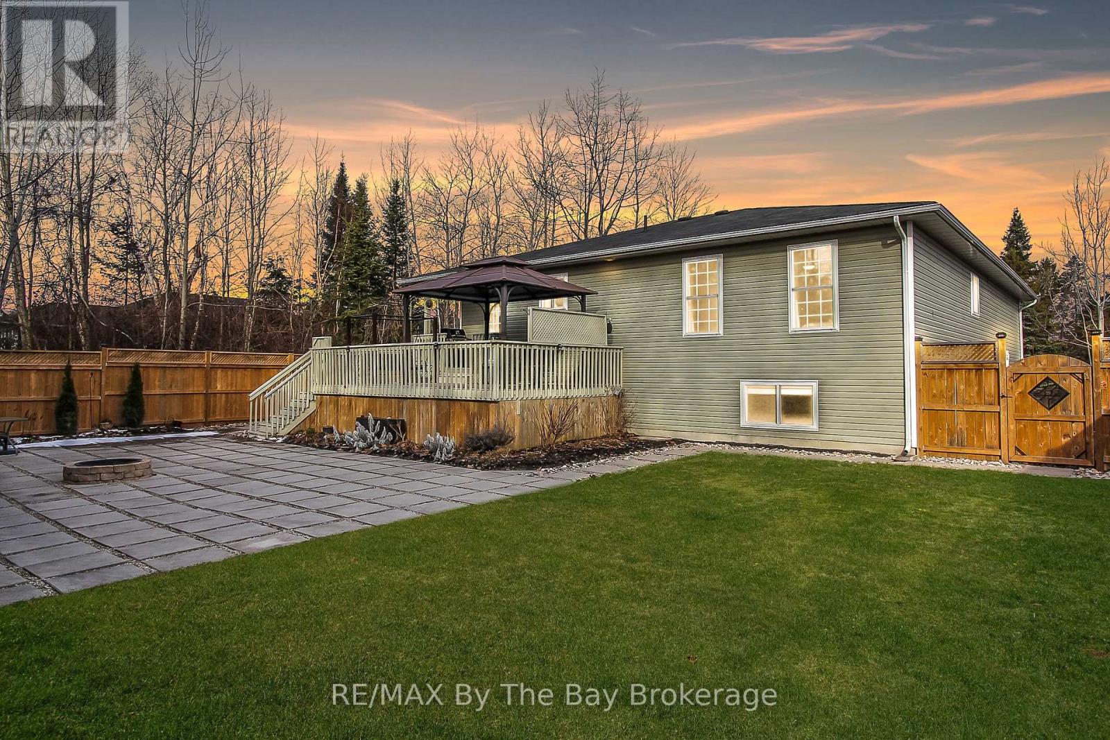 99 Lily Drive, Wasaga Beach, Ontario  L9Z 2Z2 - Photo 4 - S12938126