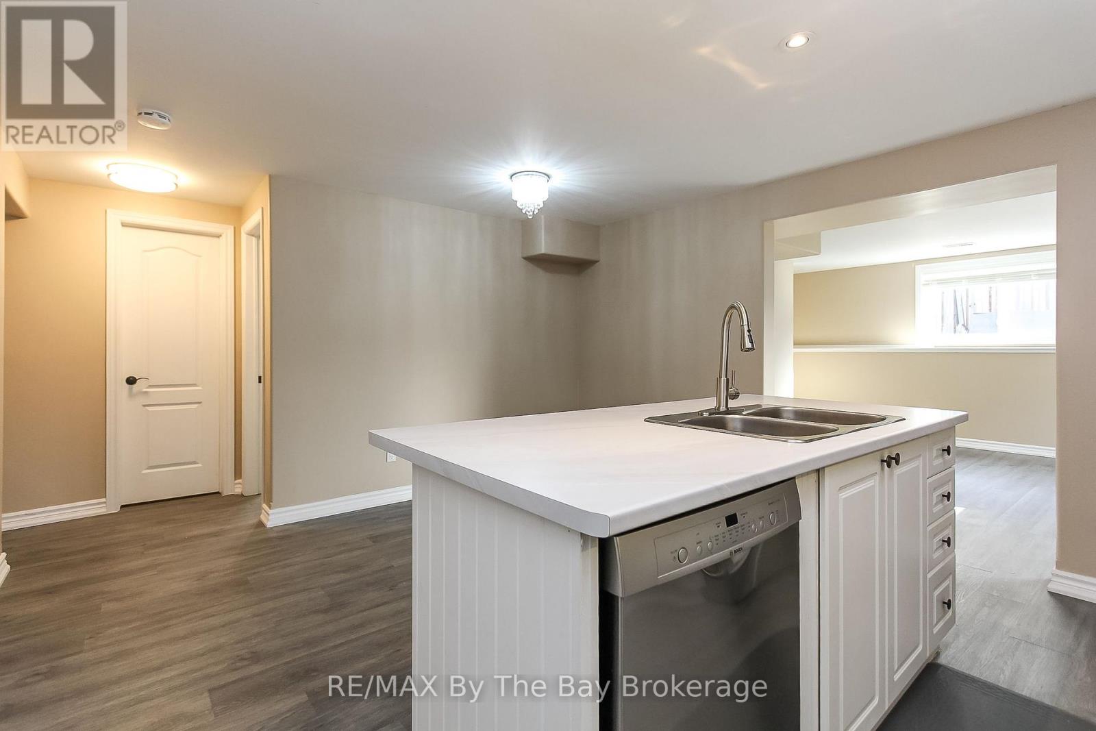 99 Lily Drive, Wasaga Beach, Ontario  L9Z 2Z2 - Photo 46 - S12938126