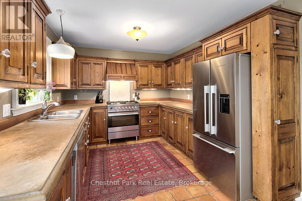 114 Clark Street, Blue Mountains, Ontario  N0H 1J0 - Photo 12 - X12938276