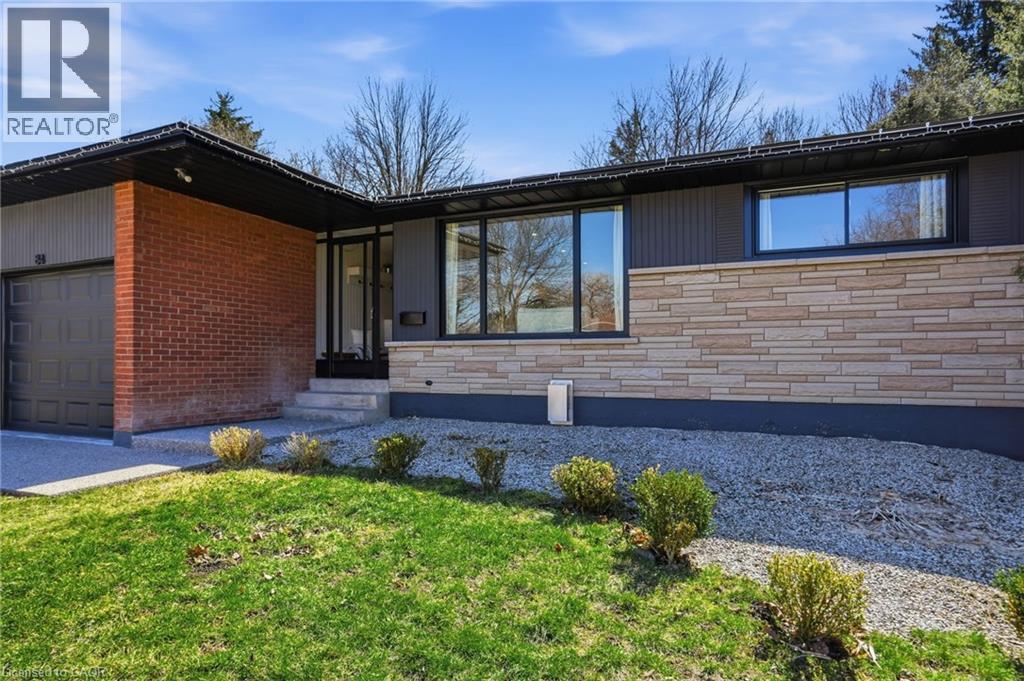 84 Pleasant Avenue, Dundas, Ontario  L9H 3T4 - Photo 3 - 40816330