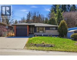 84 PLEASANT Avenue, Dundas, Ontario