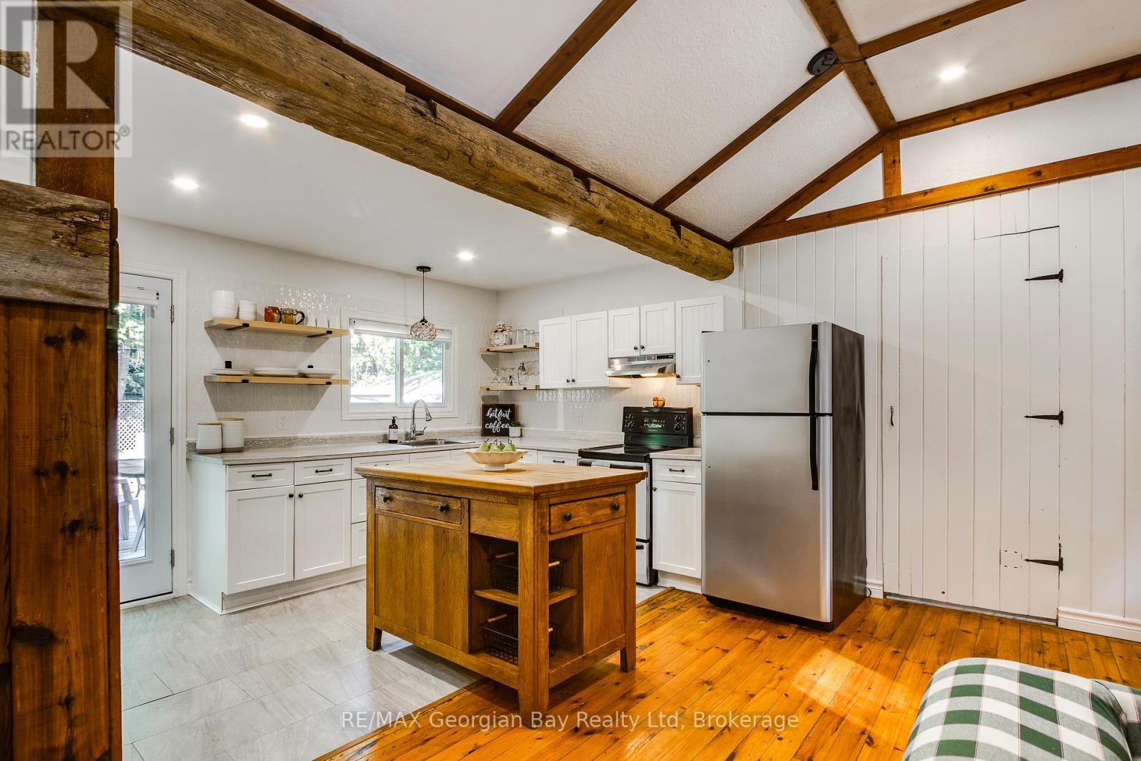 369 Tiny Beaches Road S, Tiny, Ontario  L0L 2J0 - Photo 11 - S12940476