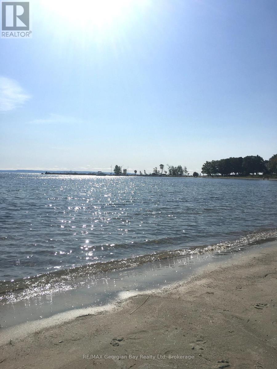 369 Tiny Beaches Road S, Tiny, Ontario  L0L 2J0 - Photo 4 - S12940476