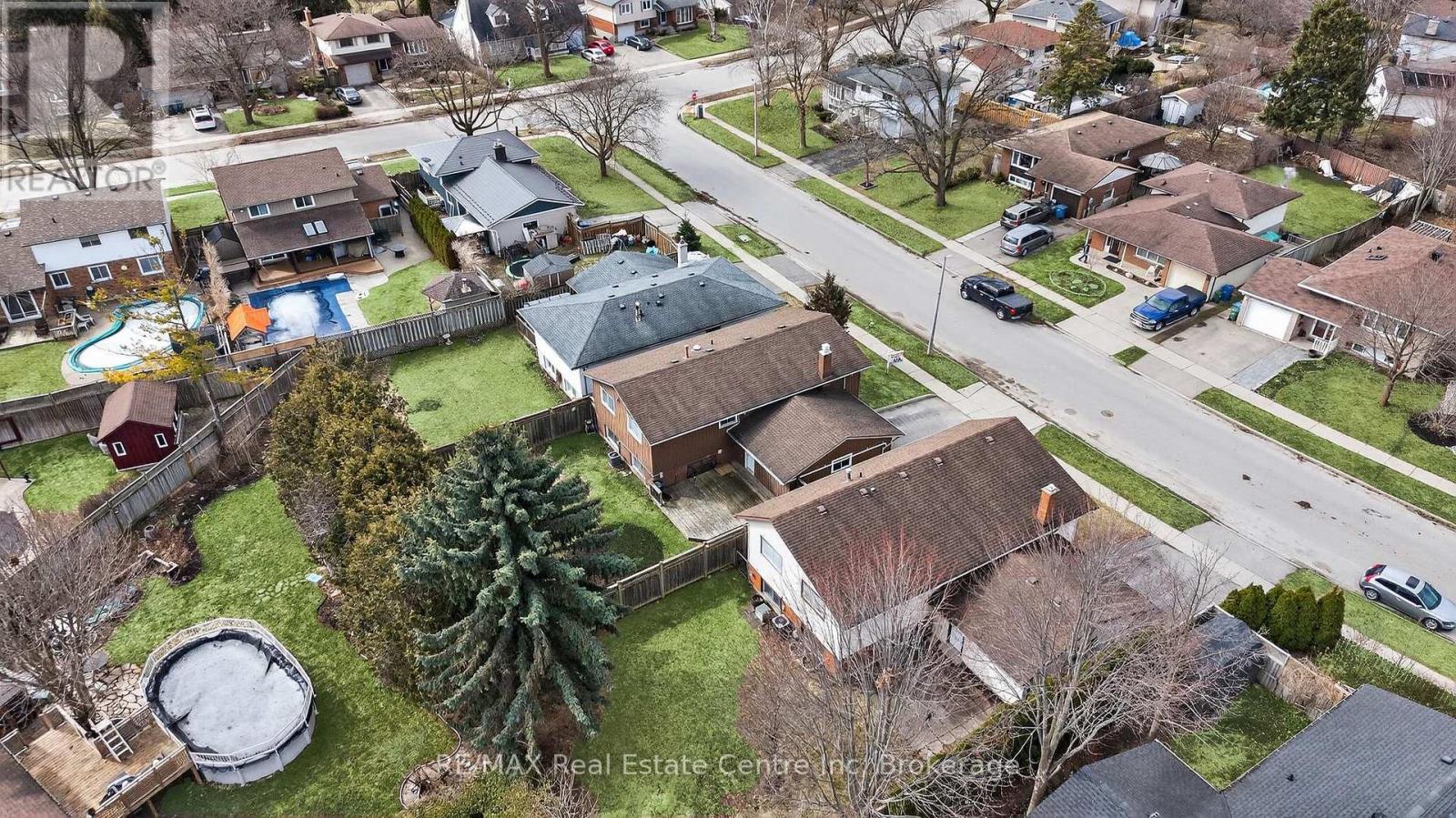 9 Sanderson Drive, Guelph, Ontario  N1H 6T7 - Photo 3 - X12940300