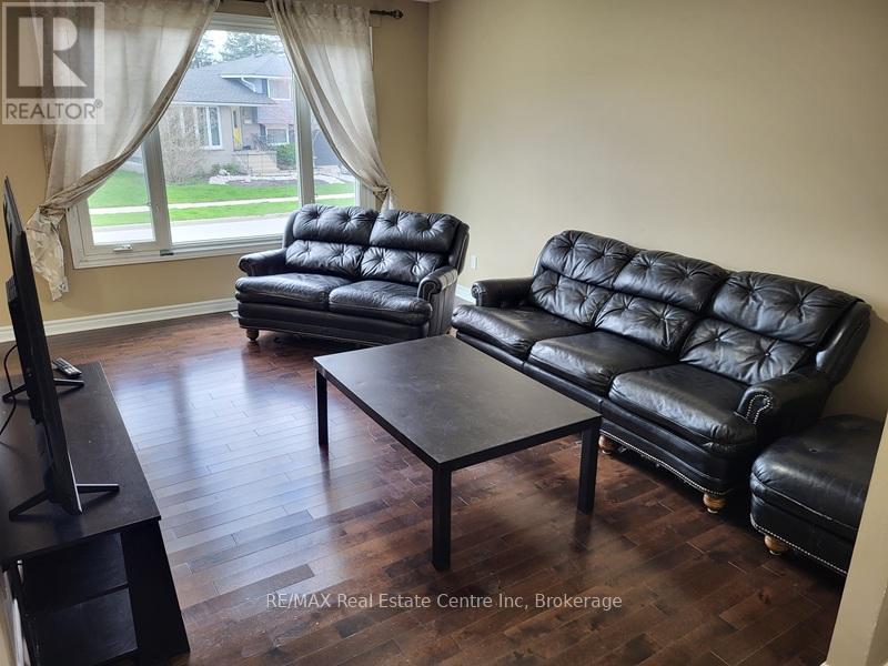 9 Sanderson Drive, Guelph, Ontario  N1H 6T7 - Photo 8 - X12940300