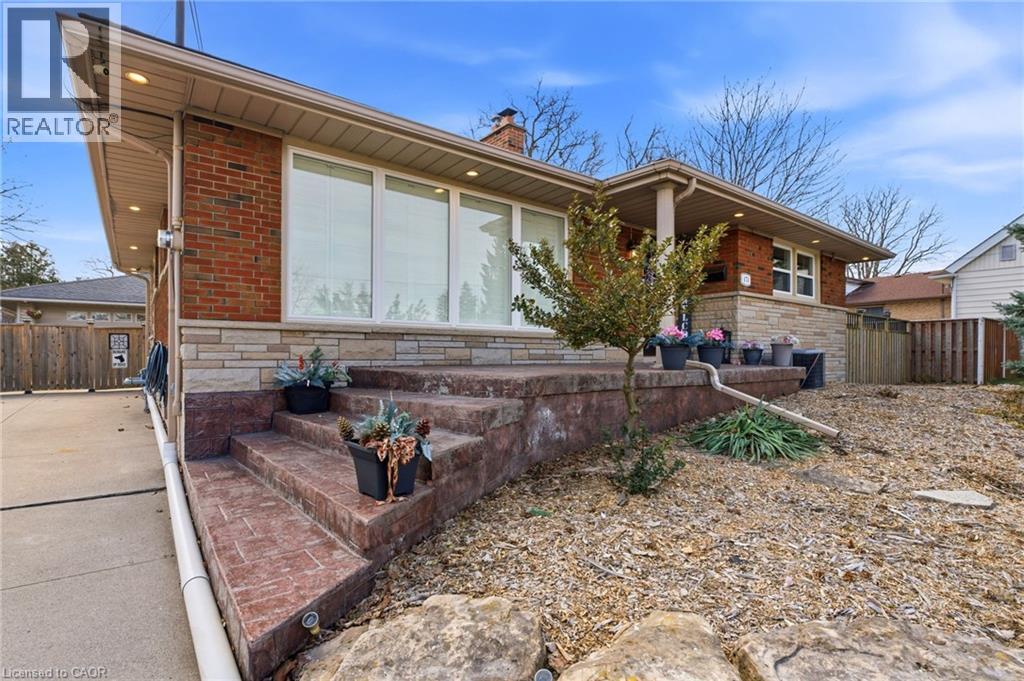 473 Mohawk Road W, Hamilton, Ontario  L9C 1X3 - Photo 4 - 40816495