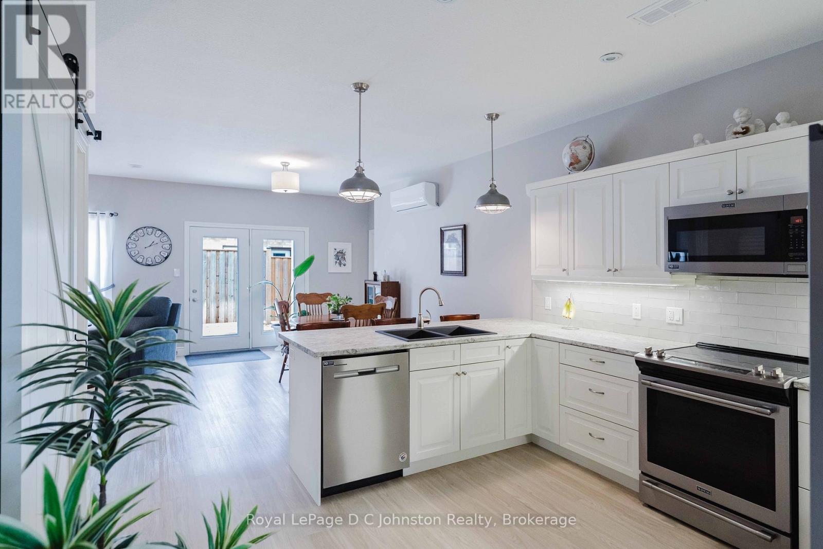 1062 Waterloo Street, Saugeen Shores, Ontario  N0H 2C3 - Photo 11 - X12941452