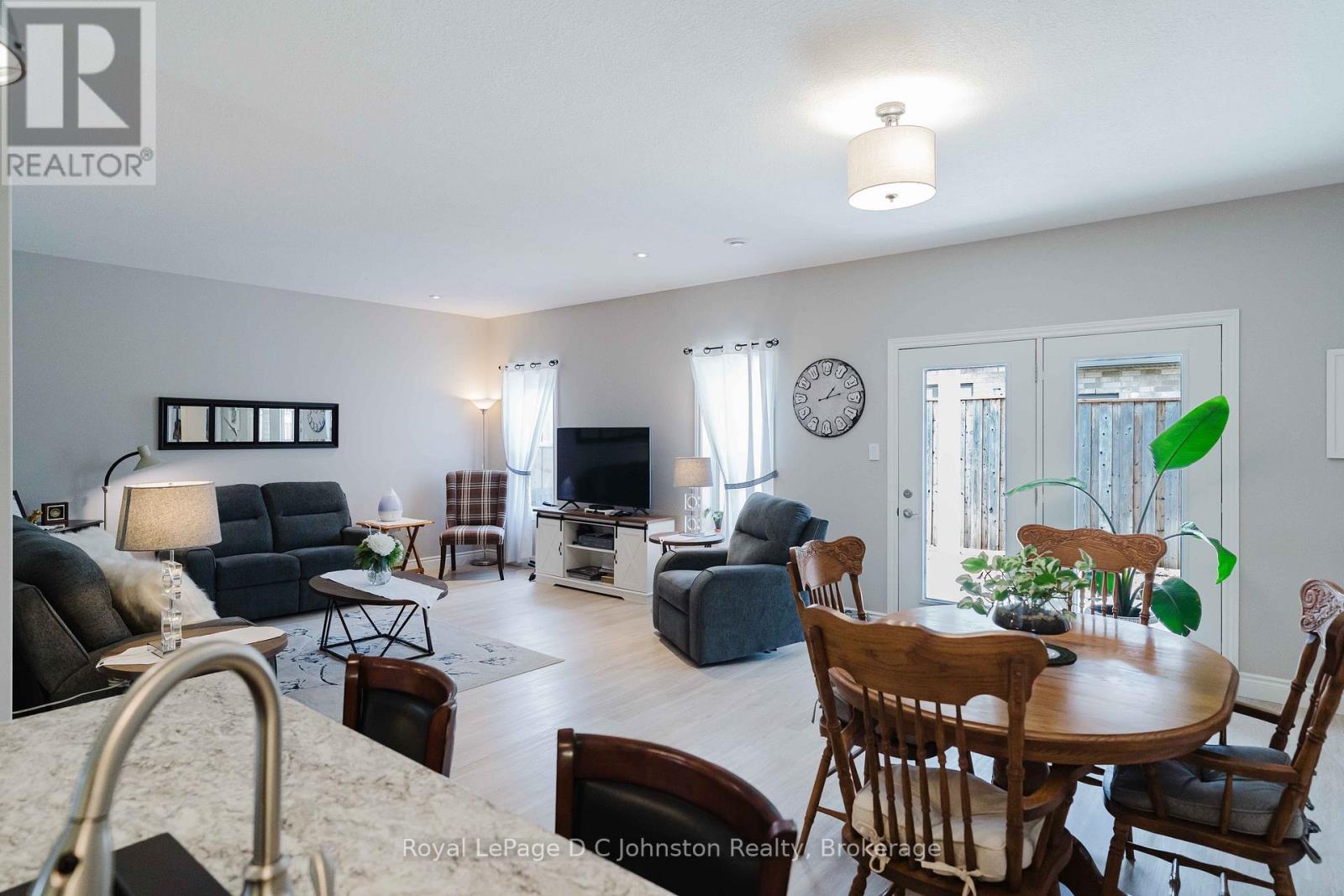 1062 Waterloo Street, Saugeen Shores, Ontario  N0H 2C3 - Photo 15 - X12941452