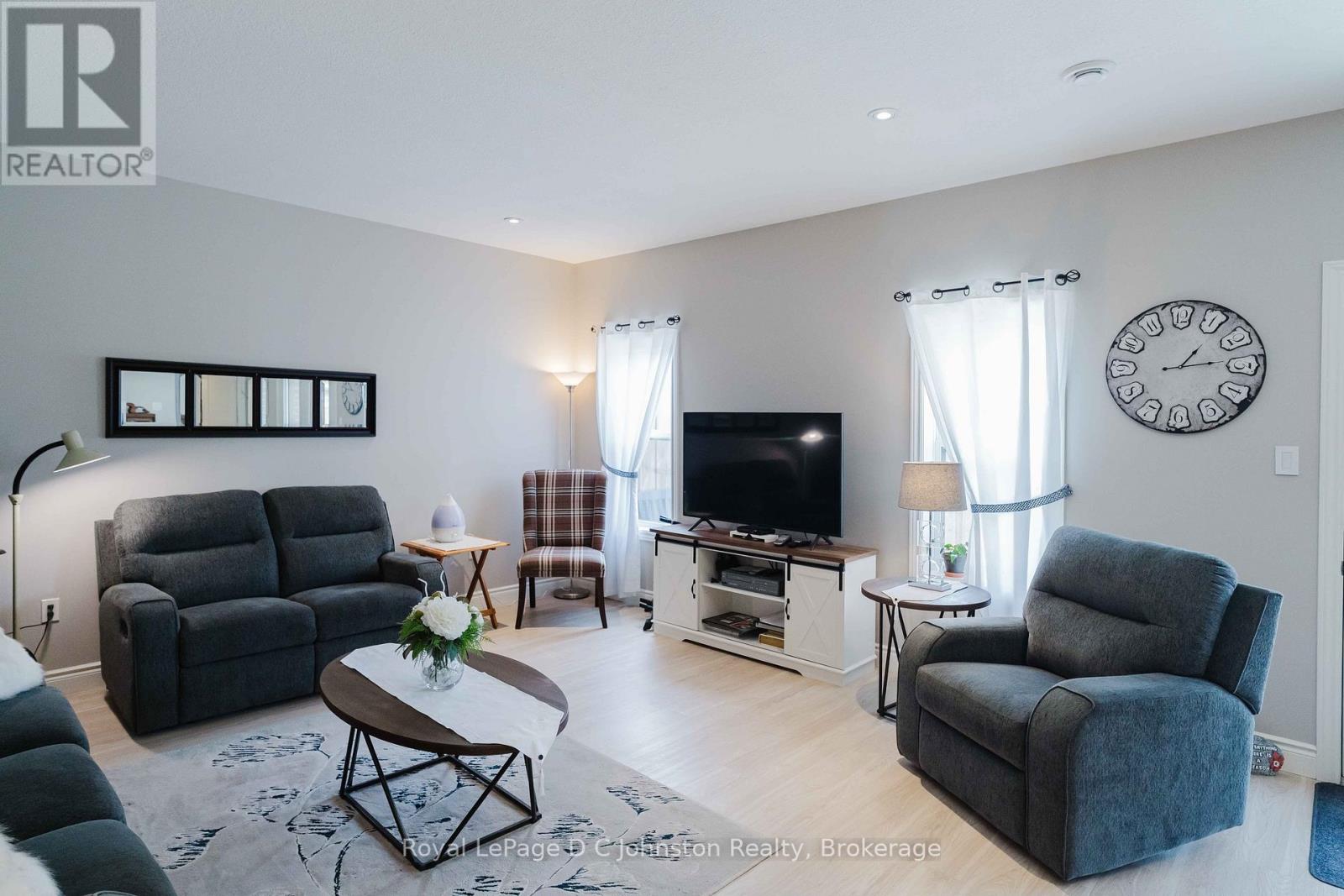 1062 Waterloo Street, Saugeen Shores, Ontario  N0H 2C3 - Photo 16 - X12941452