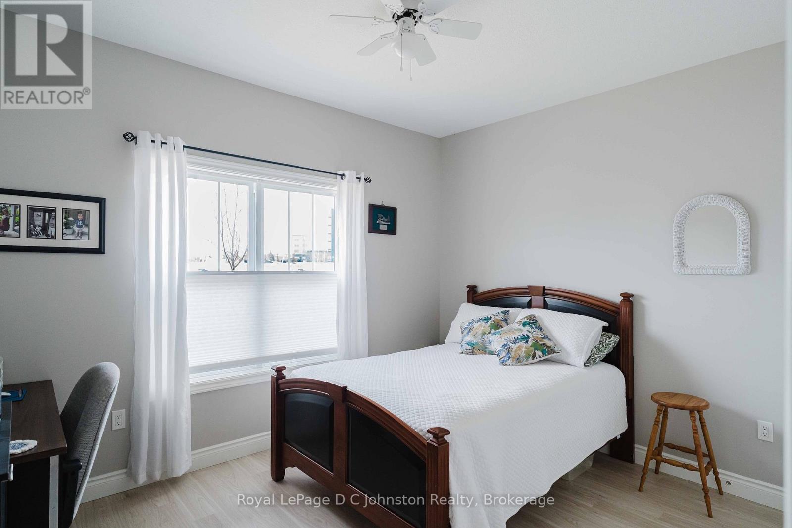 1062 Waterloo Street, Saugeen Shores, Ontario  N0H 2C3 - Photo 5 - X12941452