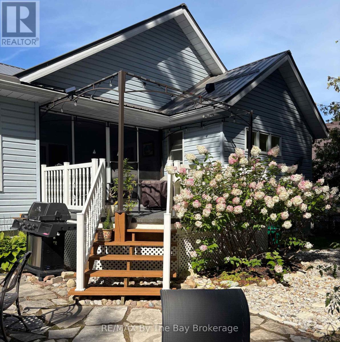 1327 River Road E, Wasaga Beach, Ontario  L9Z 2R7 - Photo 46 - S12941550