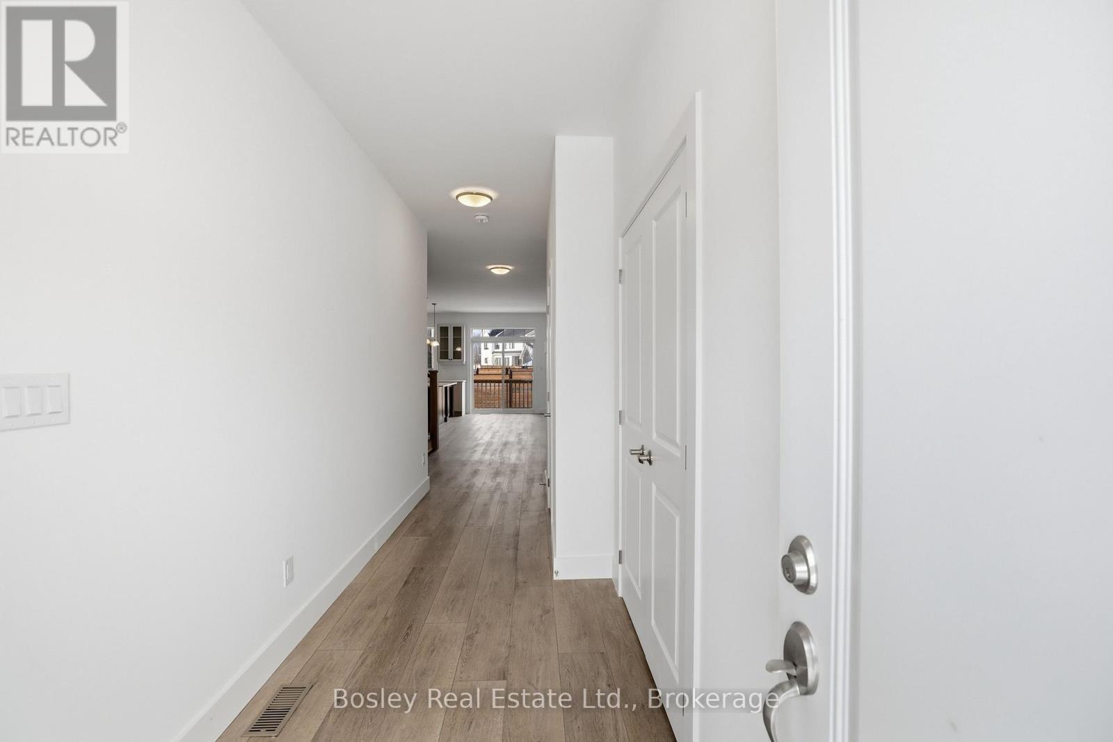 130 White Oak Crescent, Blue Mountains, Ontario  L9Y 5T5 - Photo 3 - X12942020