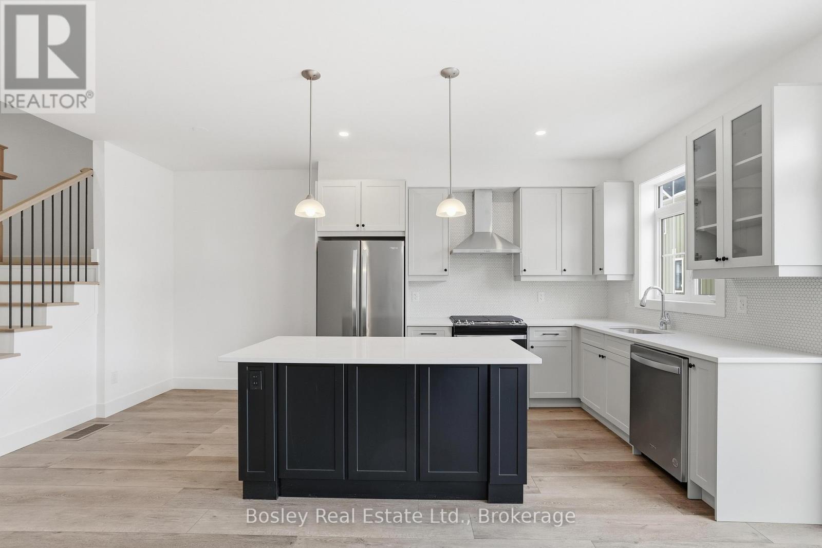 130 White Oak Crescent, Blue Mountains, Ontario  L9Y 5T5 - Photo 7 - X12942020