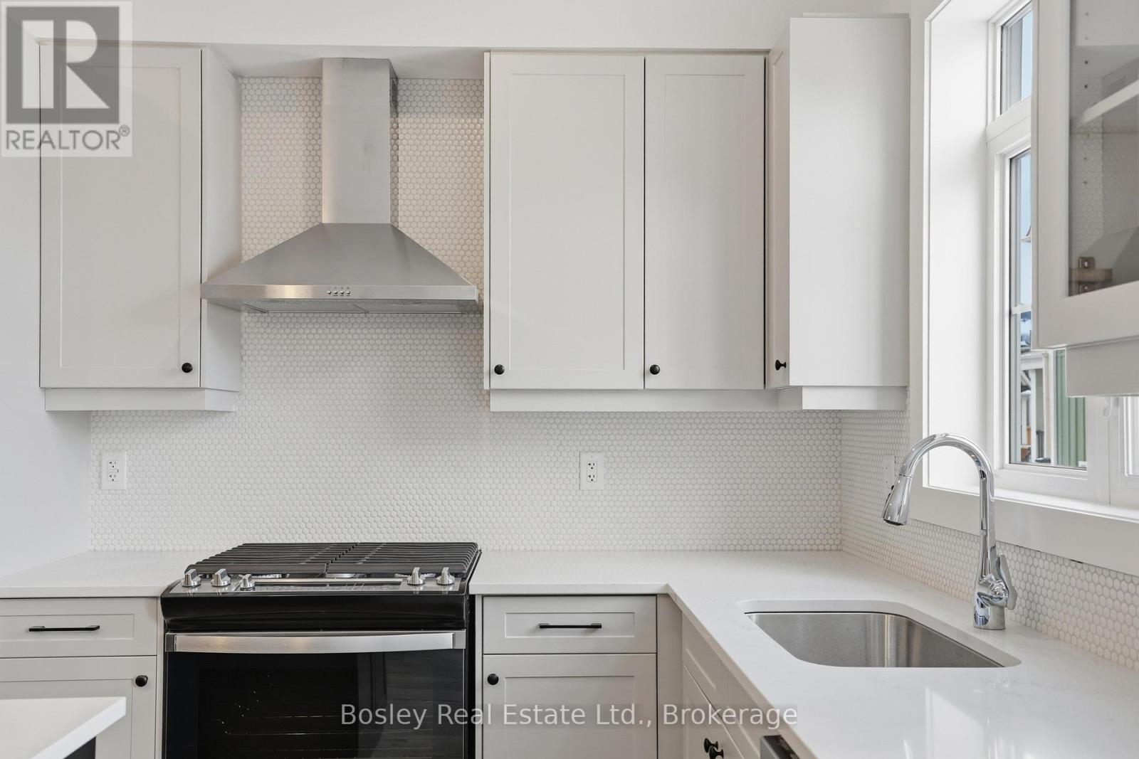 130 White Oak Crescent, Blue Mountains, Ontario  L9Y 5T5 - Photo 9 - X12942020