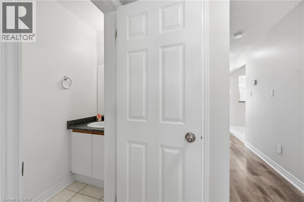 2a Courtland Drive, Brantford, Ontario  N3R 7V8 - Photo 6 - 40816714