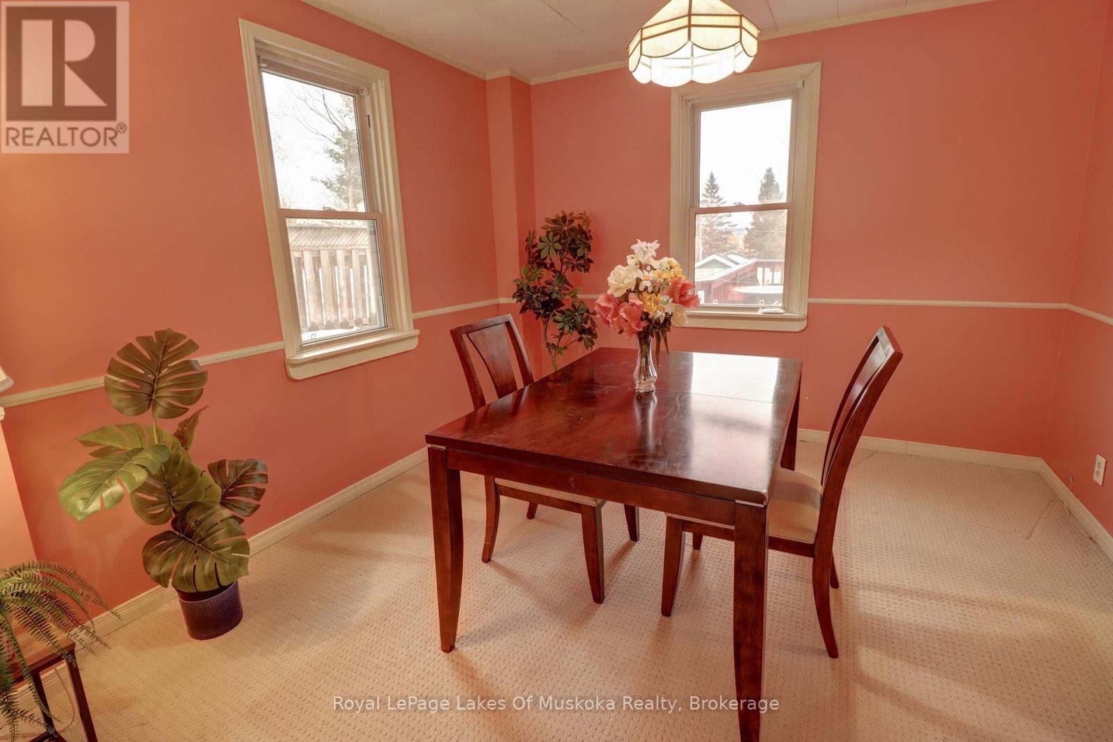 16 Rogers Road, Huntsville, Ontario  P1H 1T1 - Photo 4 - X12942296