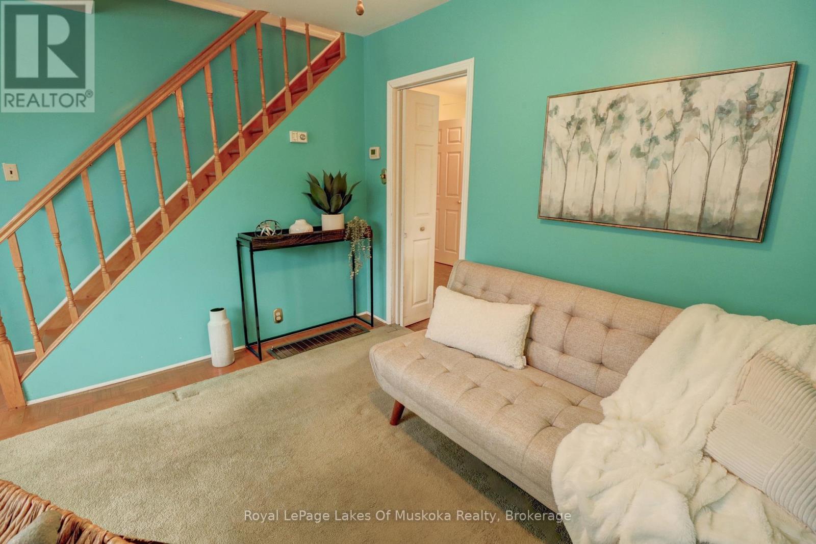 16 Rogers Road, Huntsville, Ontario  P1H 1T1 - Photo 8 - X12942296