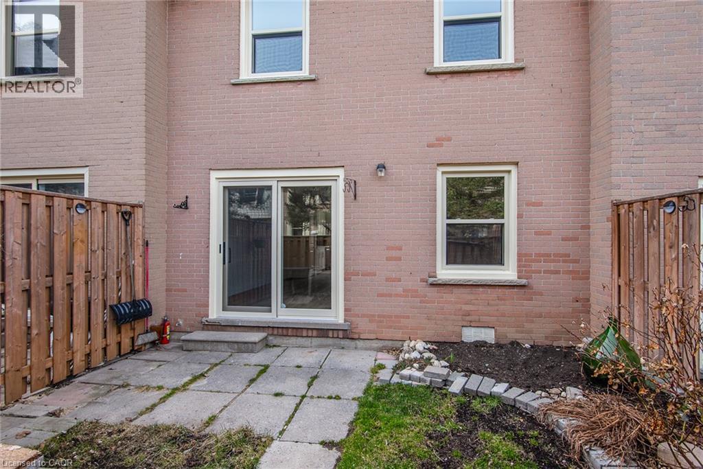 27 Queenston Drive, Kitchener, Ontario  N2B 2T8 - Photo 4 - 40816751