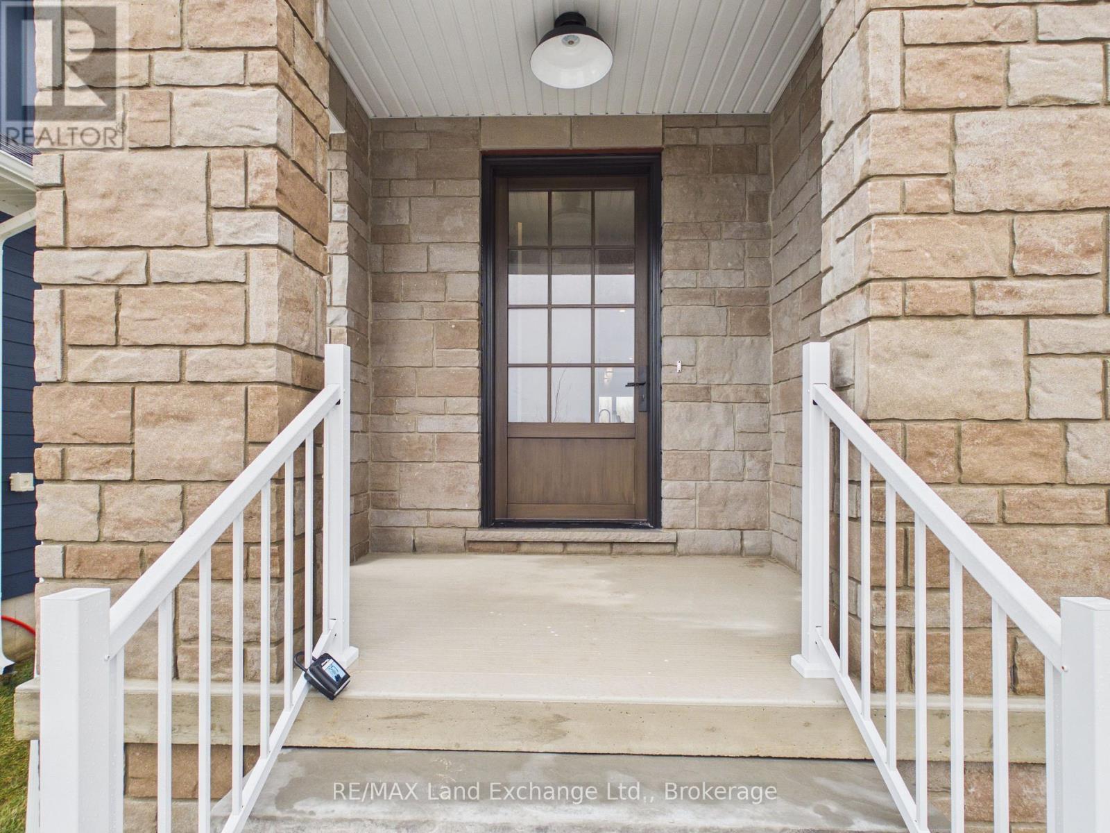 119 Inverness Street N, Kincardine, Ontario  N2Z 1J4 - Photo 2 - X12942566