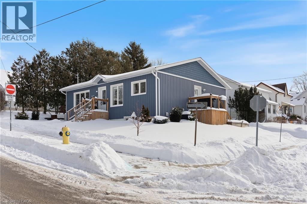 32 NICHOL Street W, Waterford, Ontario