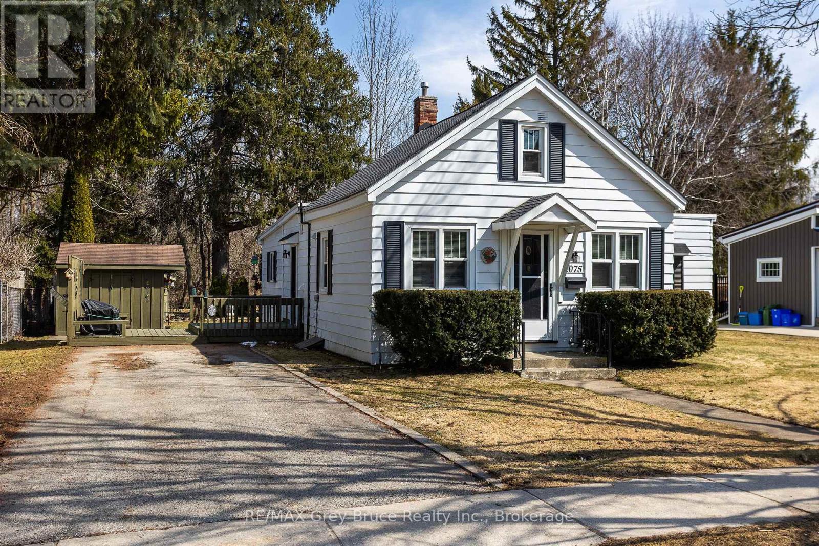 1075 6th Avenue W, Owen Sound, Ontario  N4K 5G8 - Photo 3 - X12942682