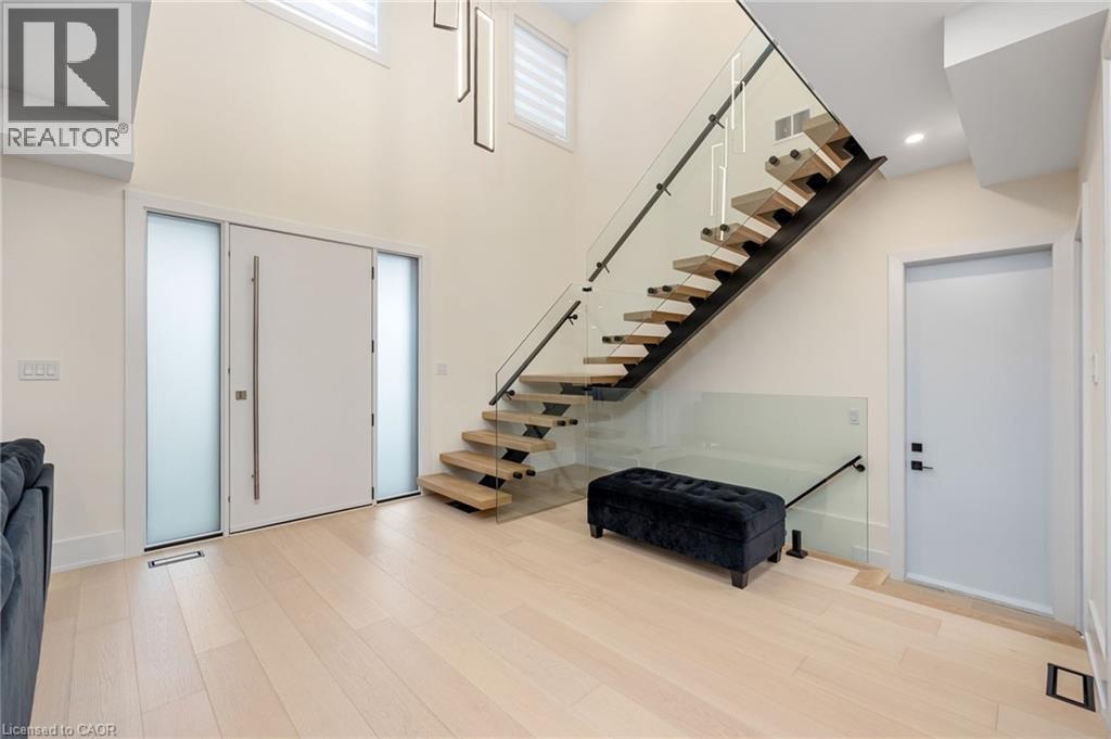 584 Walkers Line, Burlington, Ontario  L7N 2E5 - Photo 4 - 40816769