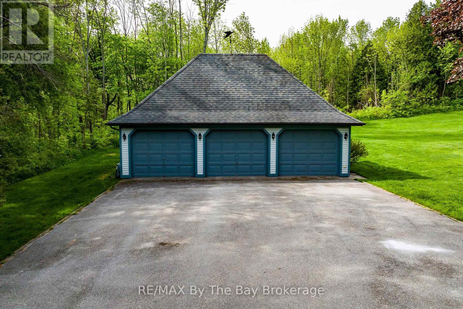 9 Purple Hill Lane, Clearview, Ontario  L0M 1G0 - Photo 4 - S12943104