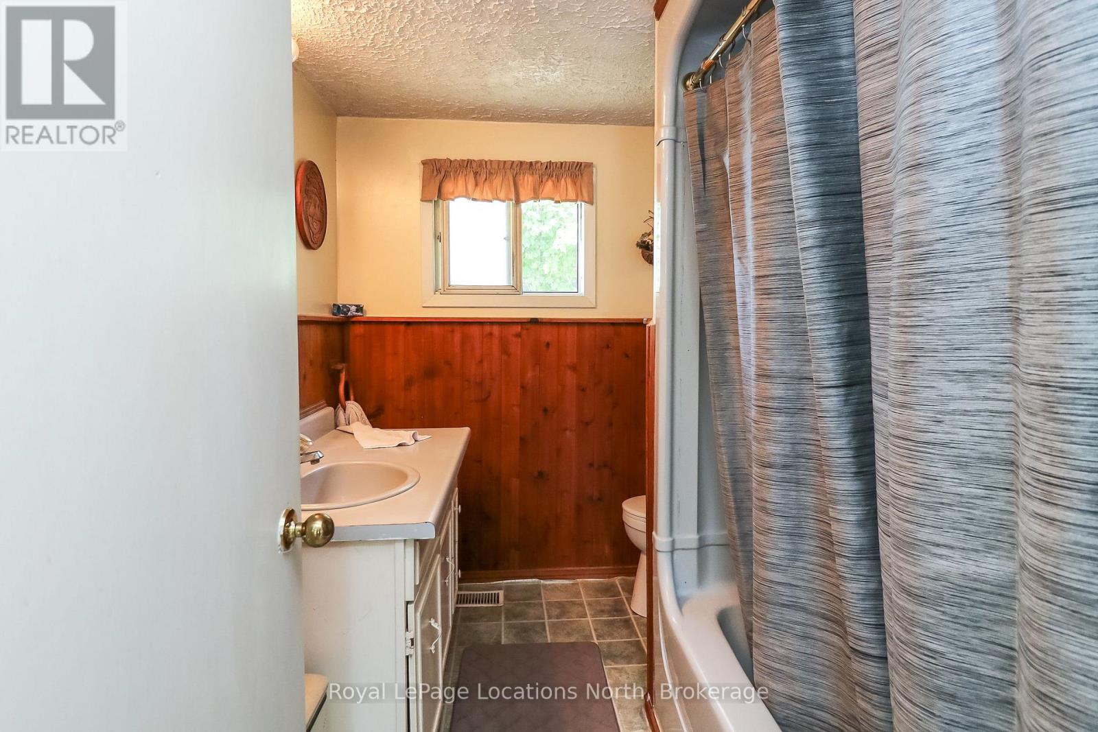 1320 River Road W, Wasaga Beach, Ontario  L9Z 2W6 - Photo 14 - S12943116