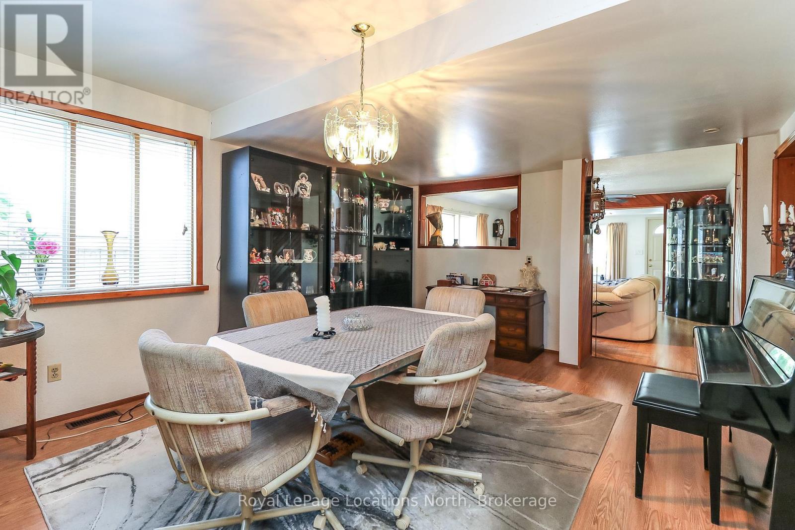 1320 River Road W, Wasaga Beach, Ontario  L9Z 2W6 - Photo 8 - S12943116