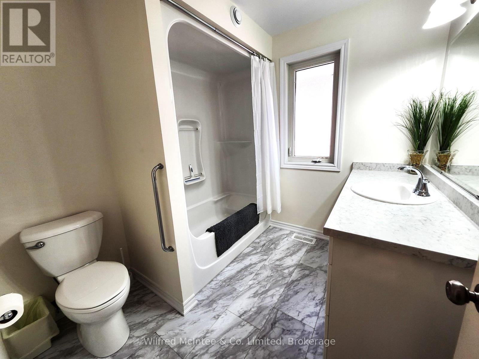 230 4th Street Crescent, Hanover, Ontario  N4N 3S2 - Photo 13 - X12943066