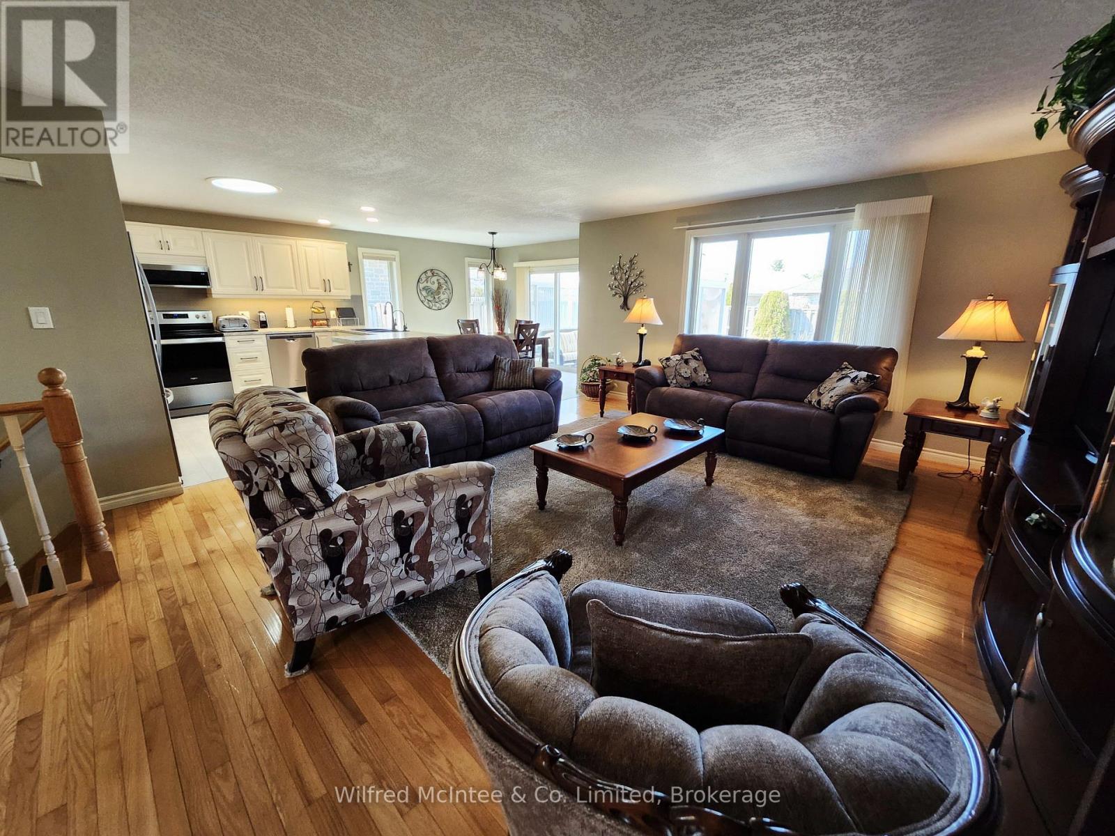 230 4th Street Crescent, Hanover, Ontario  N4N 3S2 - Photo 2 - X12943066