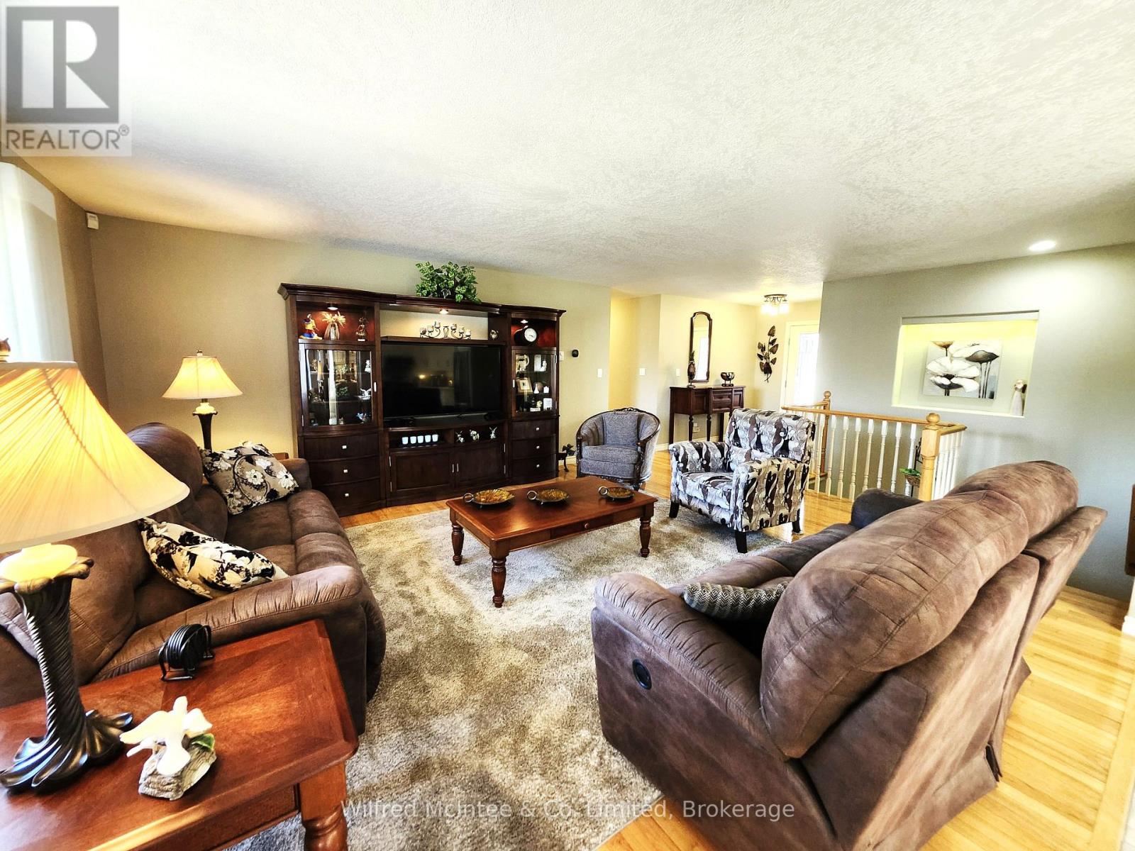 230 4th Street Crescent, Hanover, Ontario  N4N 3S2 - Photo 8 - X12943066