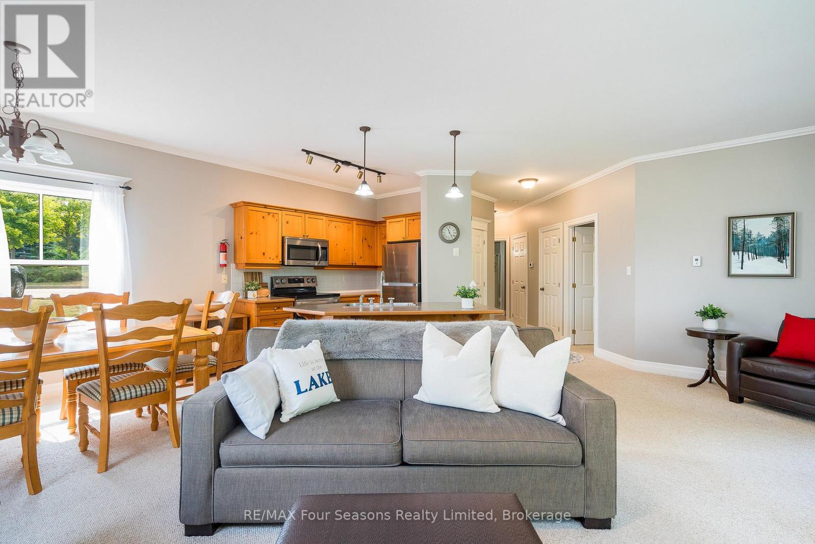 114 - 184 Snowbridge Way, Blue Mountains, Ontario  L9Y 0V1 - Photo 11 - X12943080