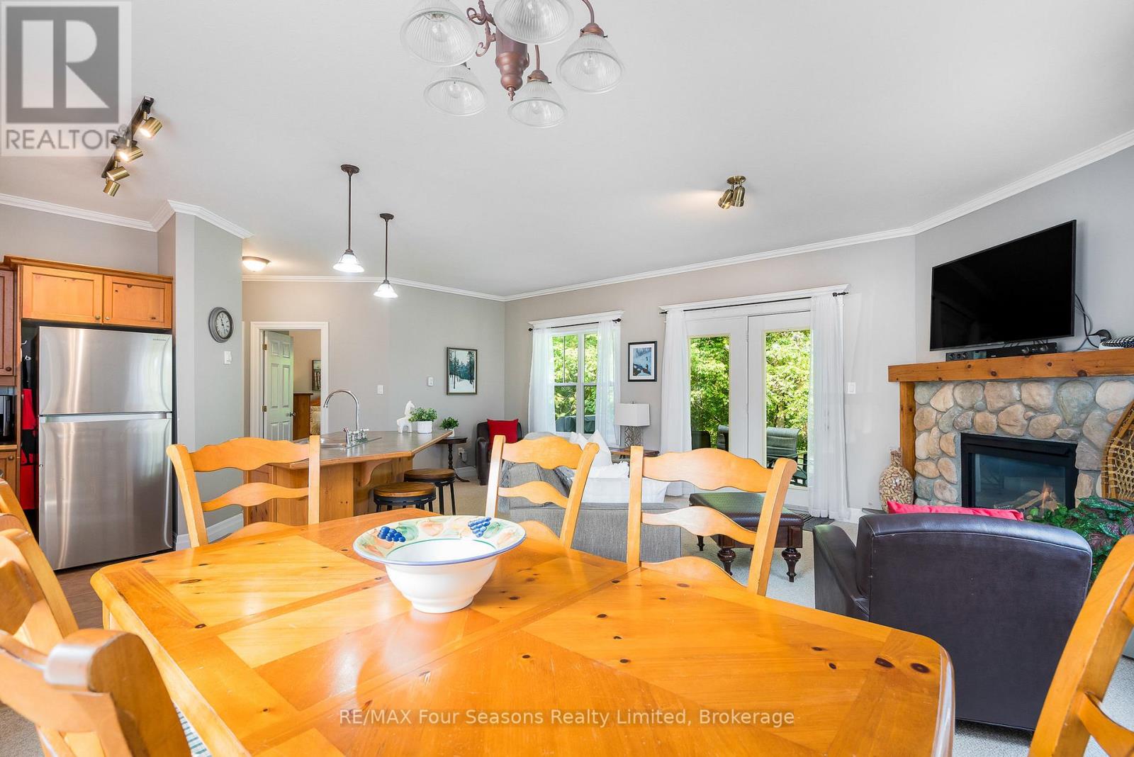 114 - 184 Snowbridge Way, Blue Mountains, Ontario  L9Y 0V1 - Photo 13 - X12943080