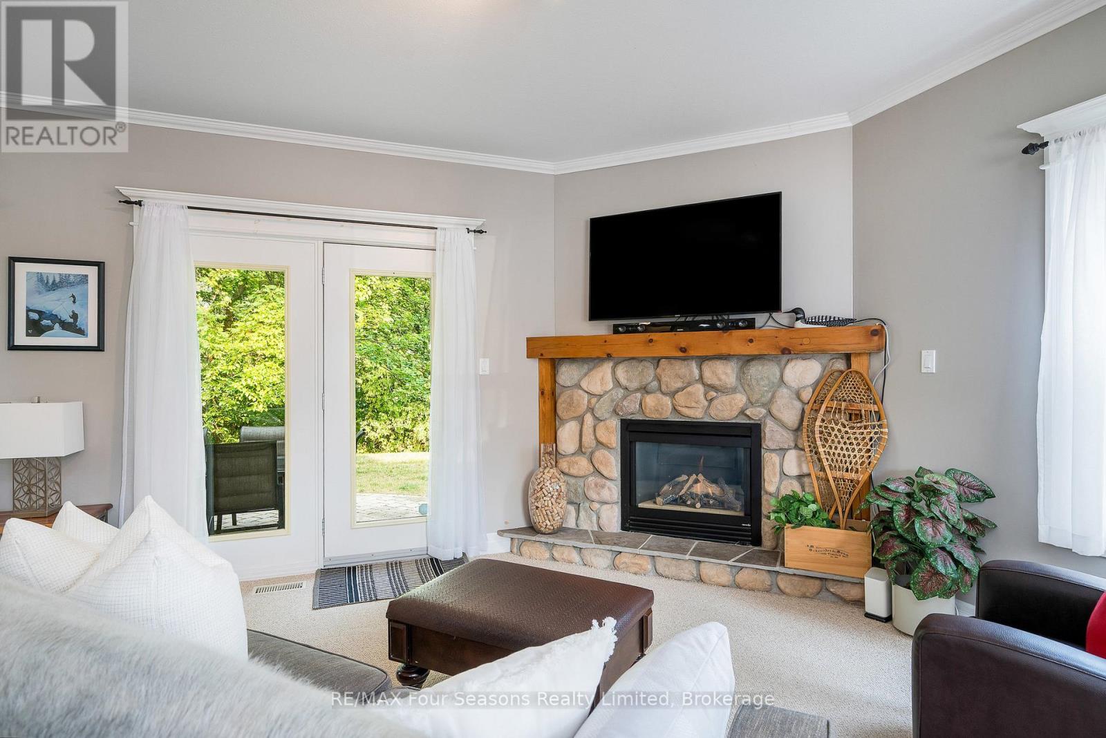 114 - 184 Snowbridge Way, Blue Mountains, Ontario  L9Y 0V1 - Photo 9 - X12943080