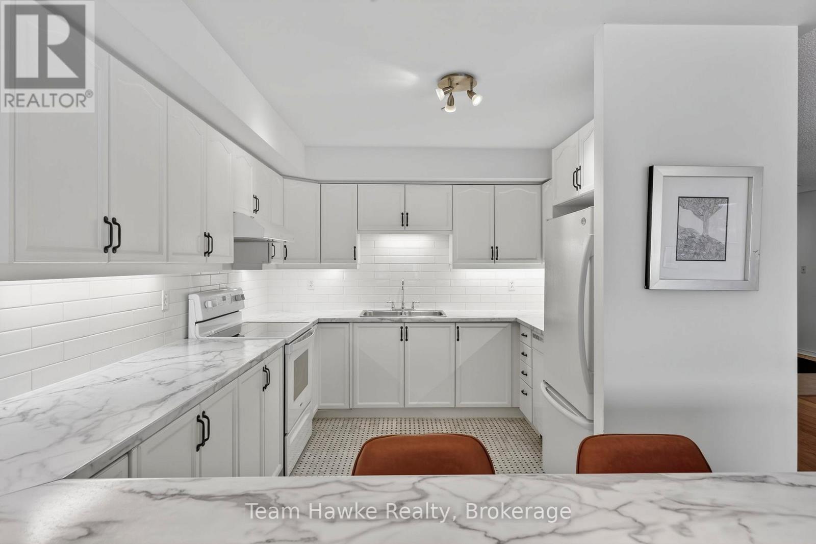 Ph4 - 4 Beck Boulevard, Penetanguishene, Ontario  L9M 2H3 - Photo 17 - S12943812