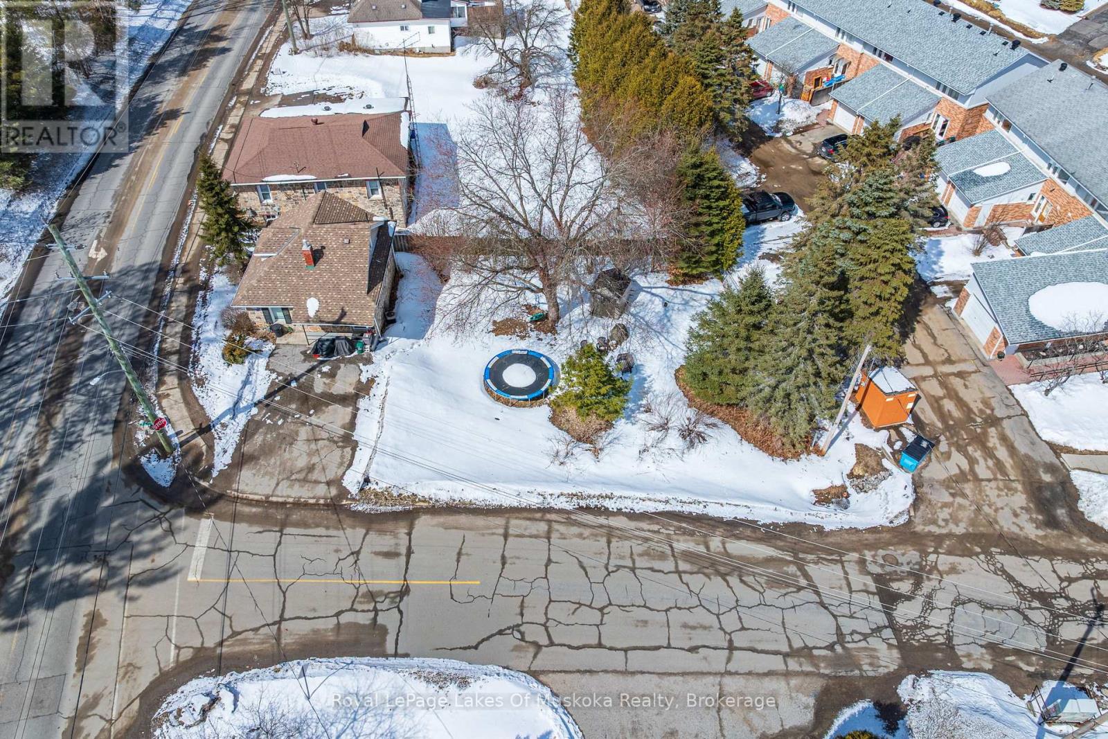 60 WEST ROAD W, Huntsville, Ontario