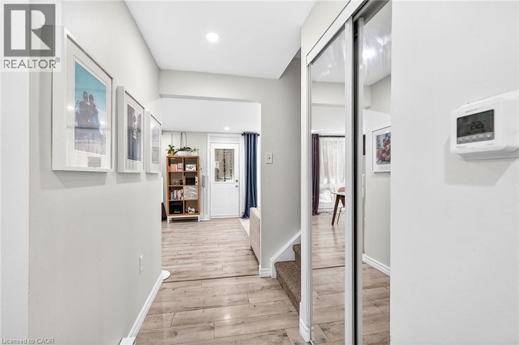 25 Britten Close Unit# B63, Hamilton, Ontario  L9C 4J8 - Photo 3 - 40816811