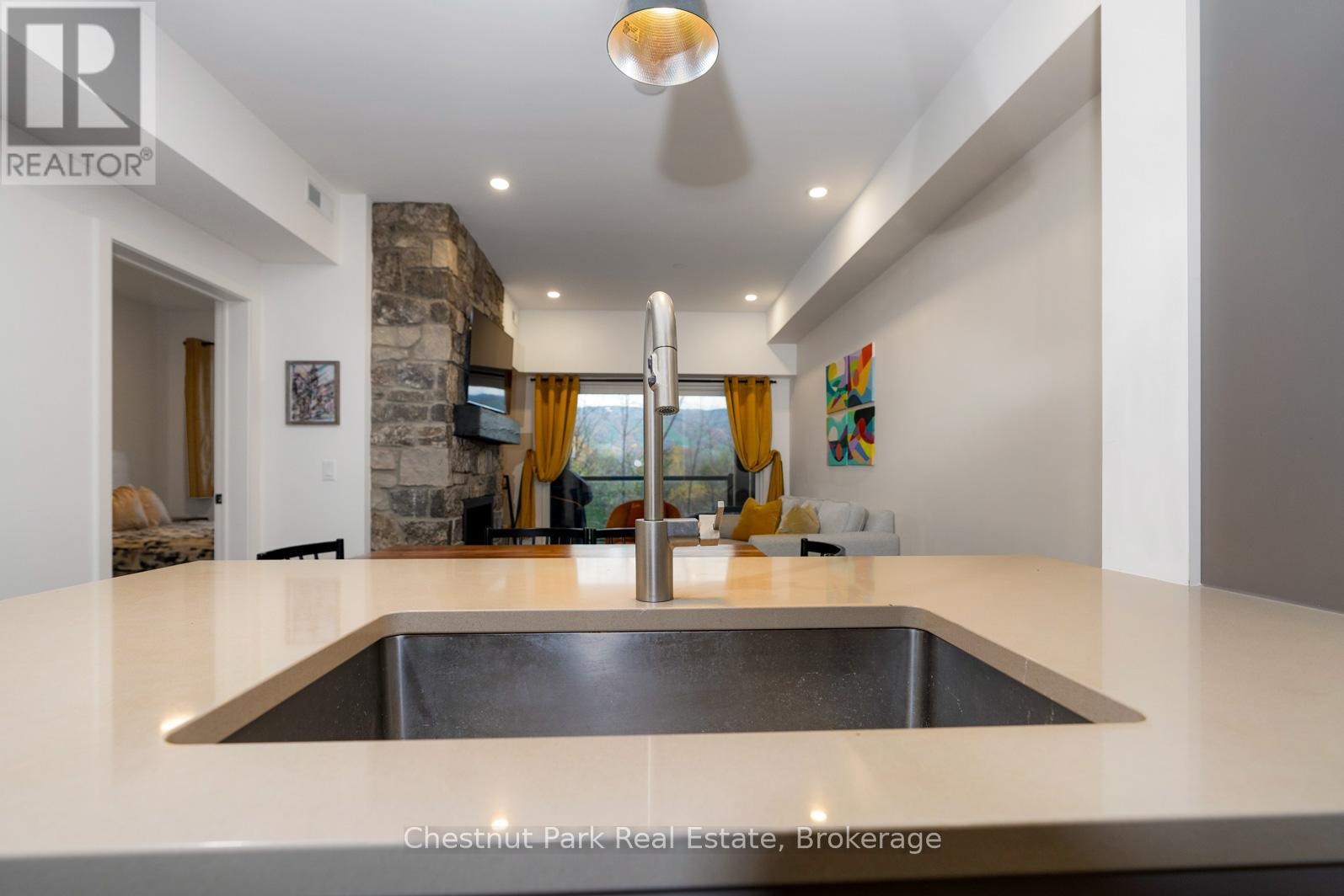 202 - 18 Beckwith Lane, Blue Mountains, Ontario  L9Y 3B6 - Photo 10 - X12944132