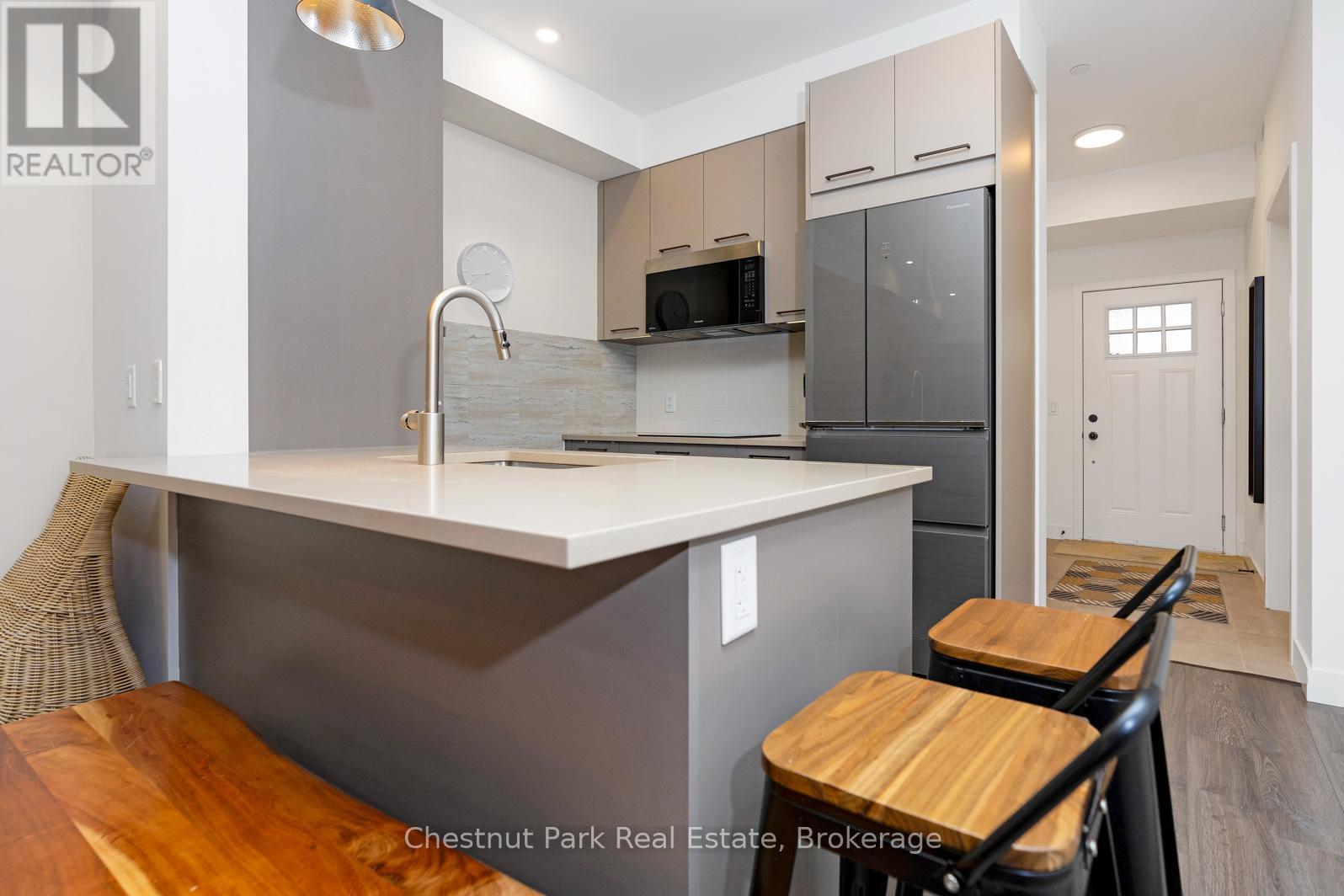 202 - 18 Beckwith Lane, Blue Mountains, Ontario  L9Y 3B6 - Photo 8 - X12944132