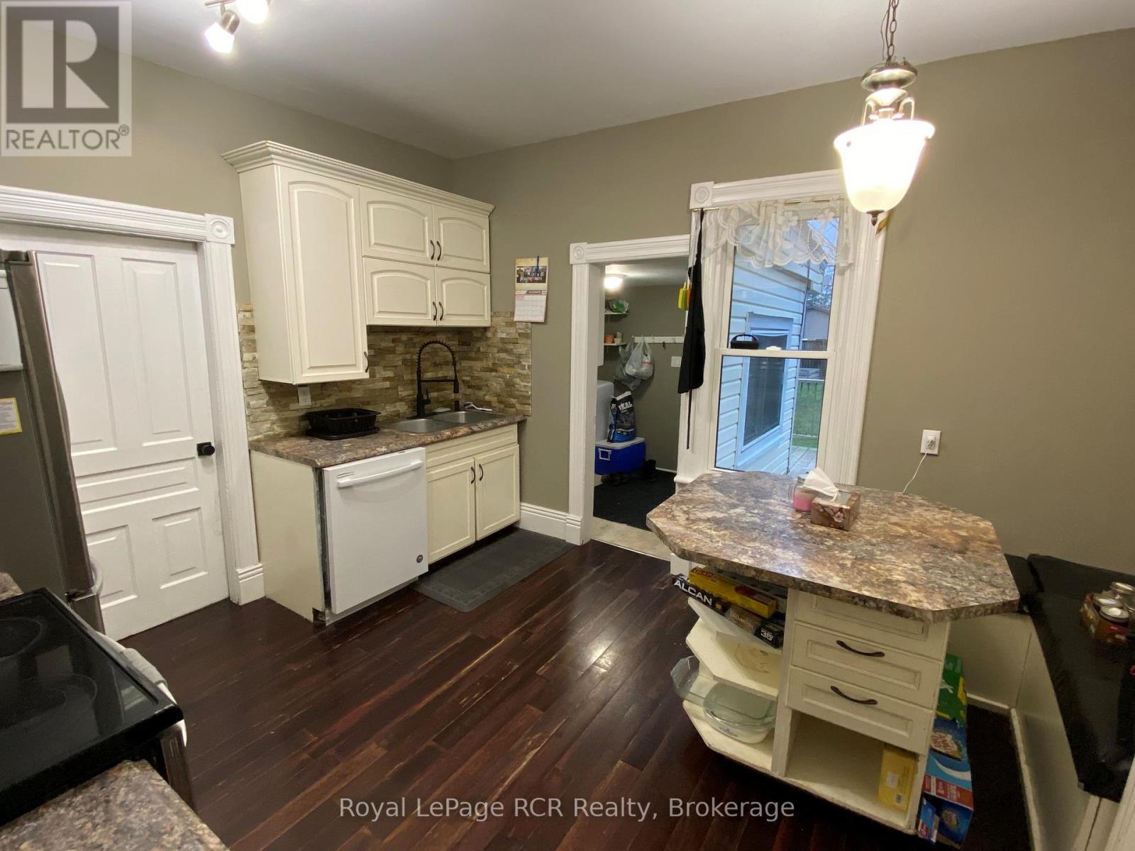 631 9th Avenue, Hanover, Ontario  N4N 2M7 - Photo 12 - X12944298