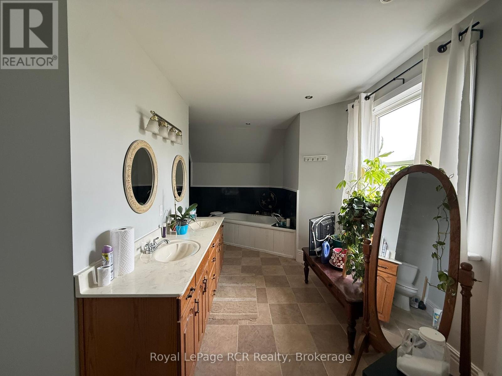 631 9th Avenue, Hanover, Ontario  N4N 2M7 - Photo 15 - X12944298