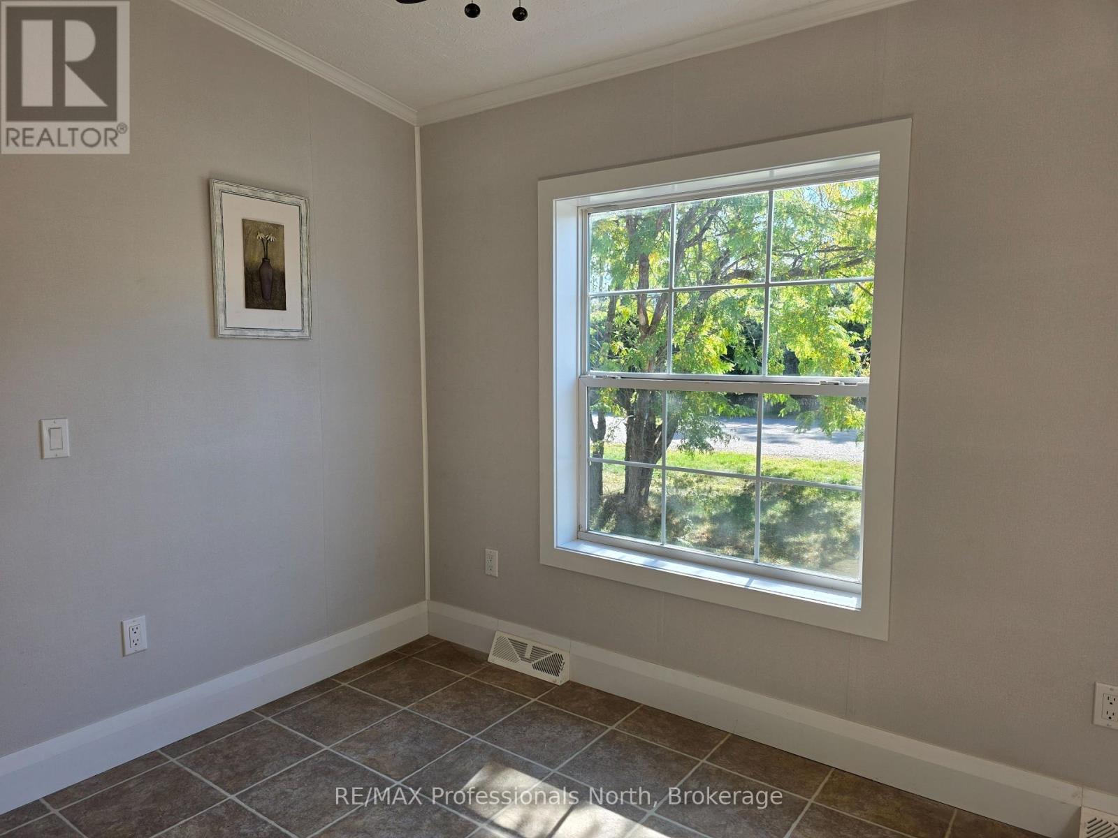 1013 Seventh Lane, Minden Hills, Ontario  K0M 2K0 - Photo 12 - X12944644