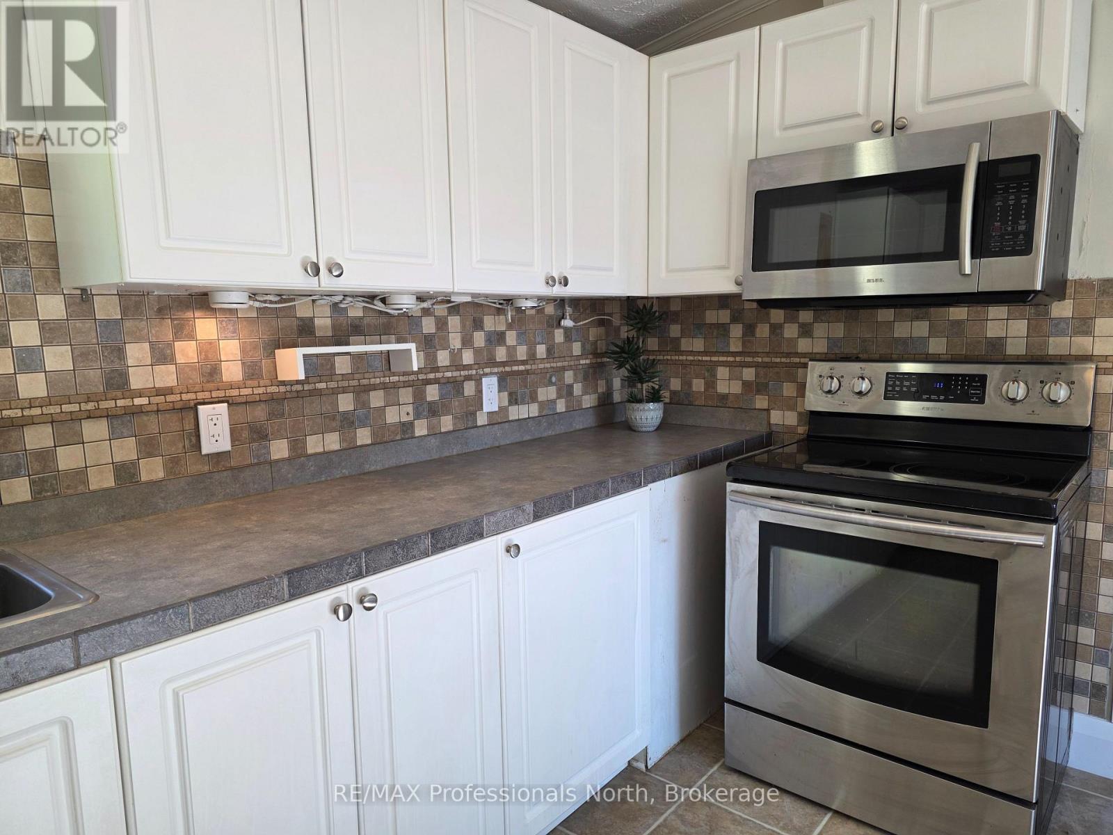 1013 Seventh Lane, Minden Hills, Ontario  K0M 2K0 - Photo 14 - X12944644