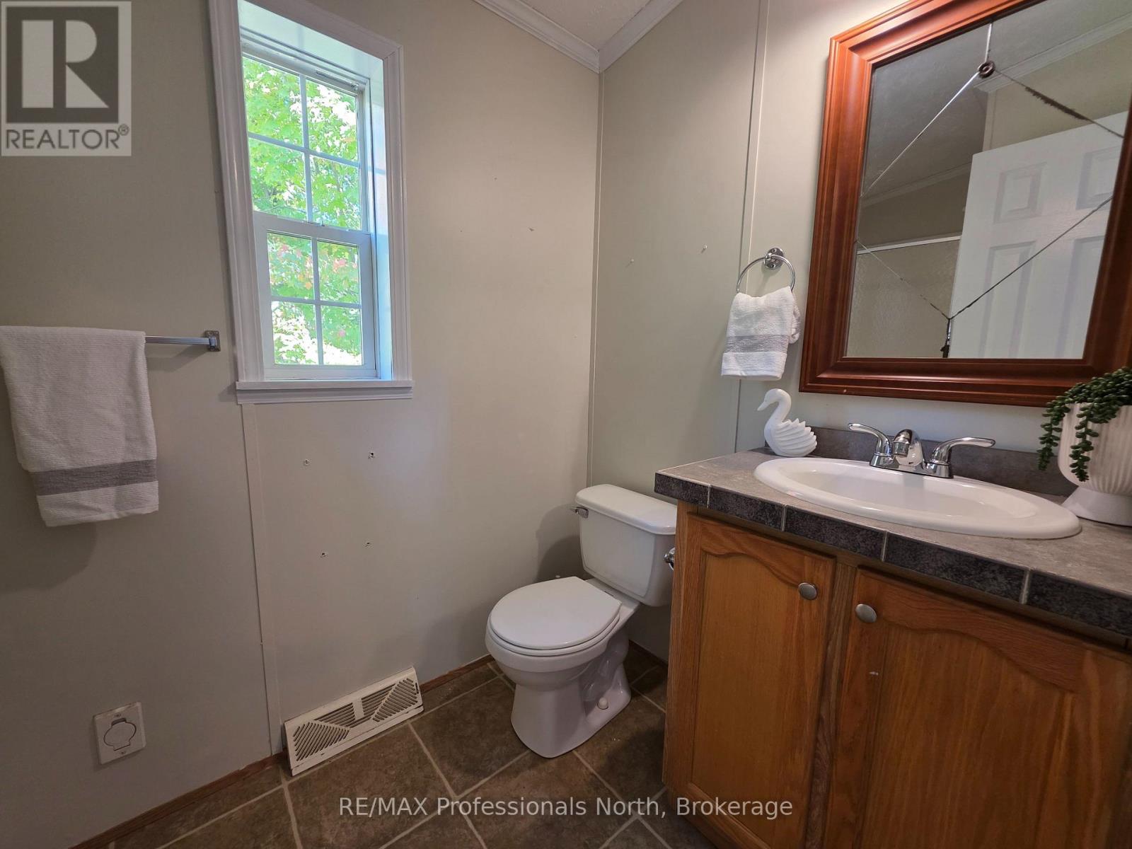 1013 Seventh Lane, Minden Hills, Ontario  K0M 2K0 - Photo 16 - X12944644