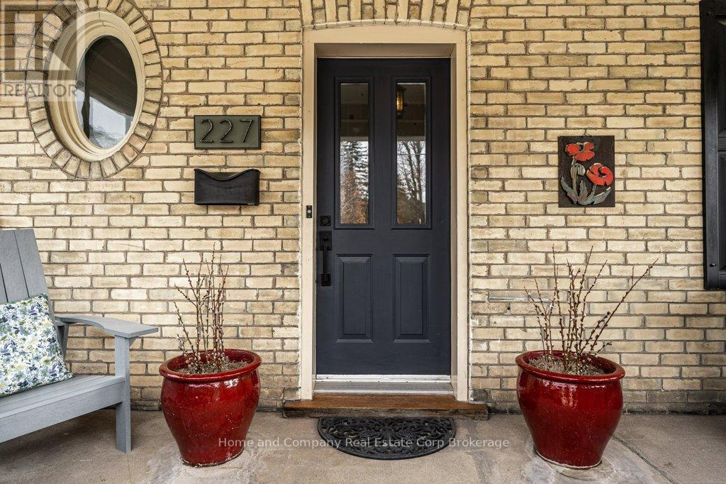 227 William Street, Stratford, Ontario  N5A 4Y2 - Photo 3 - X12944844